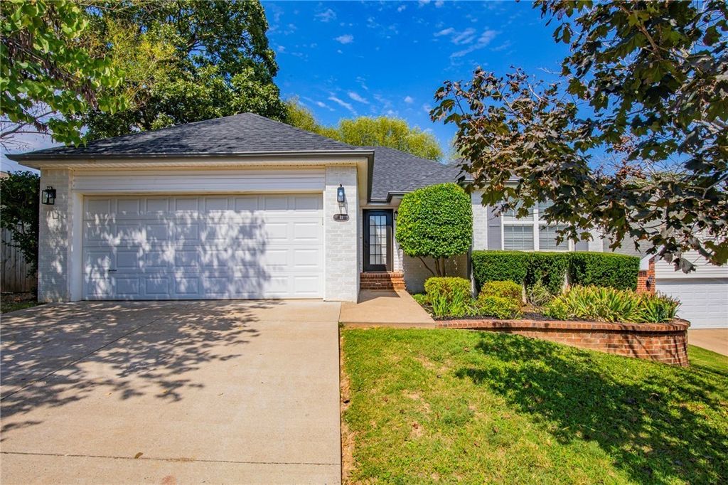 11 Valley View Circle, Bentonville, AR 72712