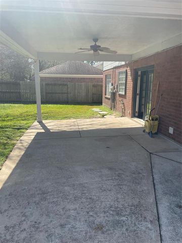 7818 Clover Knoll Court, Houston, TX 77095