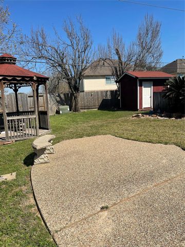 7818 Clover Knoll Court, Houston, TX 77095