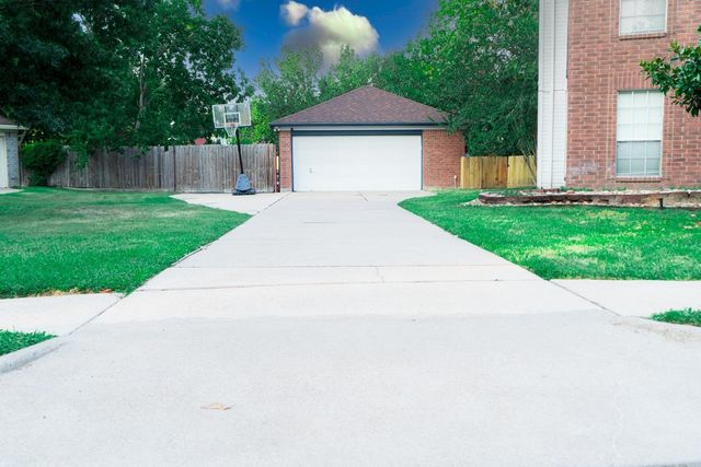 7818 Clover Knoll Court, Houston, TX 77095