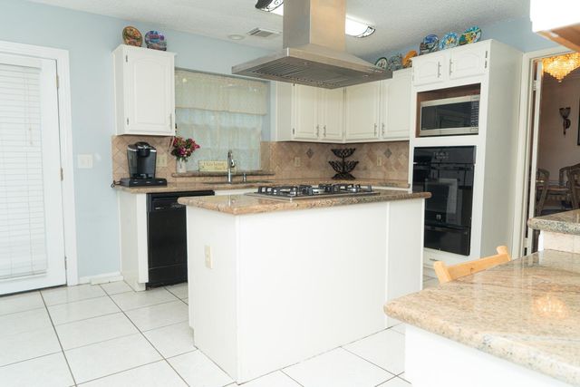 7818 Clover Knoll Court, Houston, TX 77095