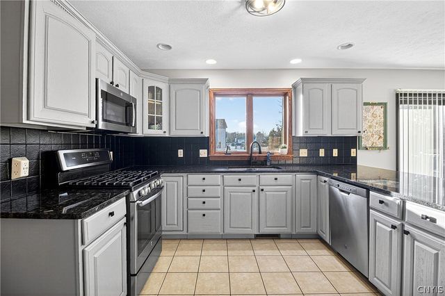 309 Bobs Brae, Whitestown, NY 13492