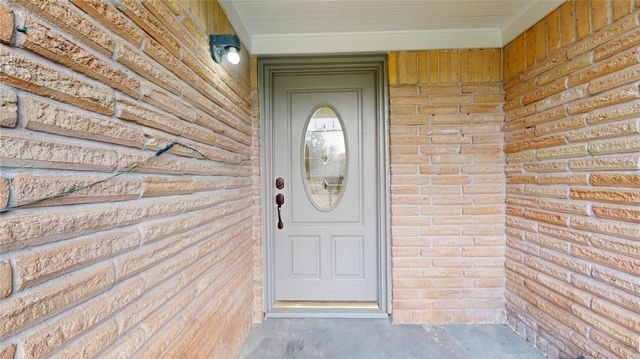 4214 Knotty Oaks Trail, Houston, TX 77045