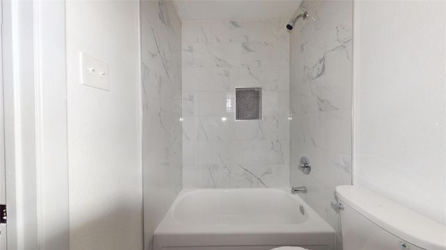 4214 Knotty Oaks Trail, Houston, TX 77045