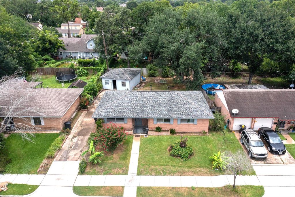 4214 Knotty Oaks Trail, Houston, TX 77045