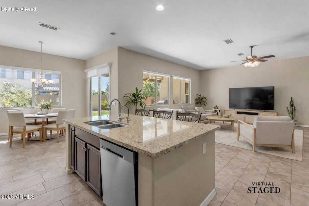 Image 12 of property listing at 2827 E MUIRFIELD Street, Gilbert, AZ 85298