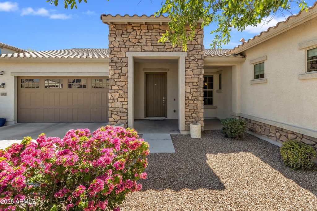 Image 3 of property listing at 2827 E MUIRFIELD Street, Gilbert, AZ 85298