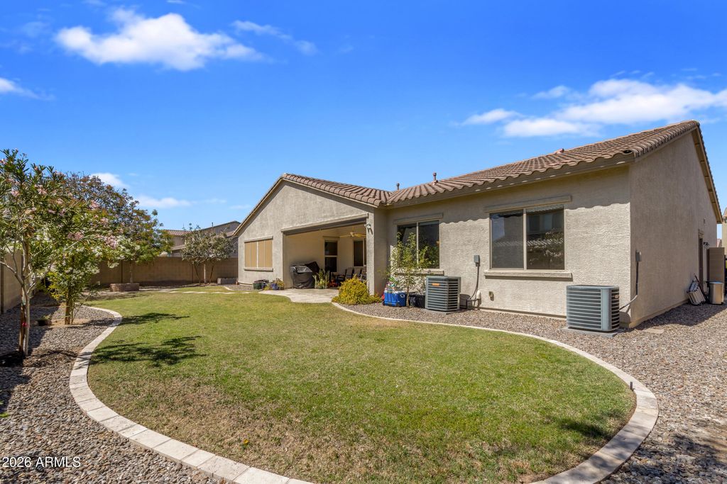 Image 45 of property listing at 2827 E MUIRFIELD Street, Gilbert, AZ 85298