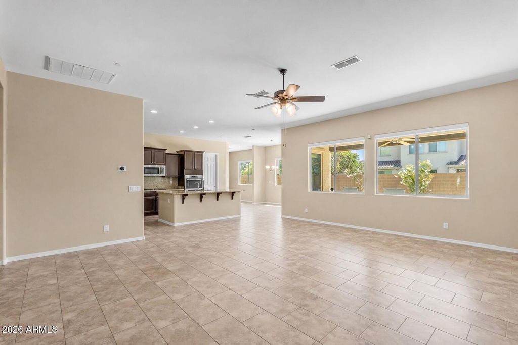 Image 8 of property listing at 2827 E MUIRFIELD Street, Gilbert, AZ 85298