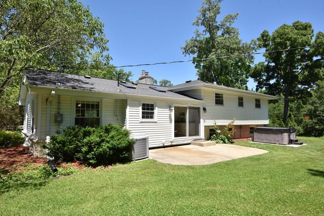 12475 Elmhurst PARKWAY, Elm Grove, WI 53122