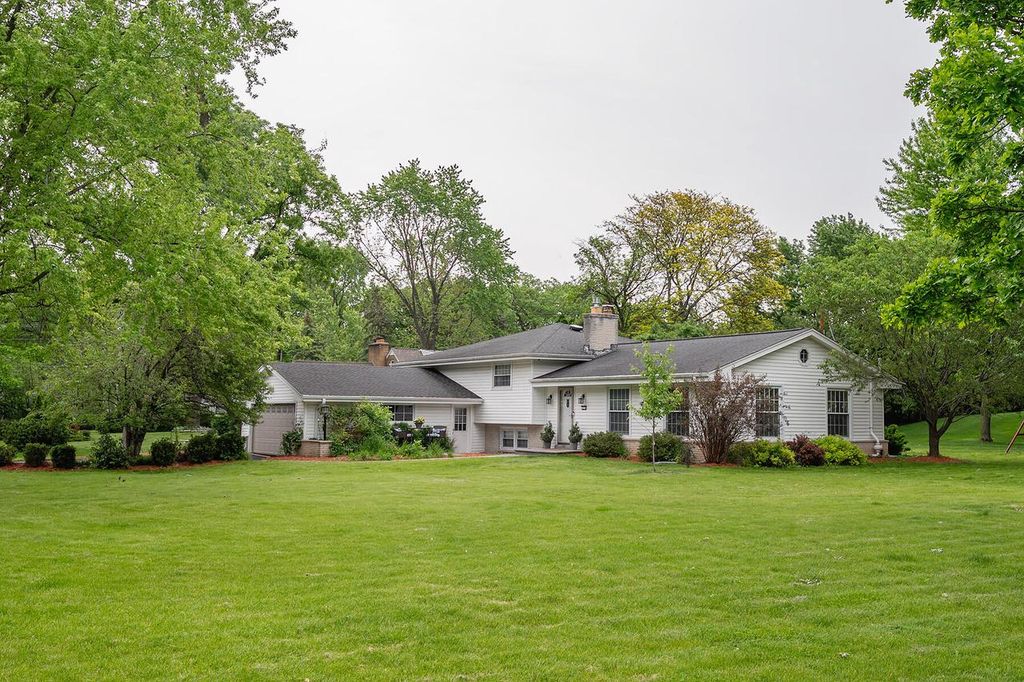 12475 Elmhurst PARKWAY, Elm Grove, WI 53122