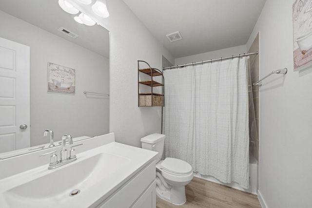 2502 Gelding Manor Drive, Alvin, TX 77511