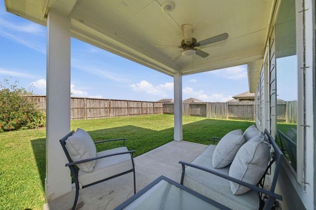 2502 Gelding Manor Drive, Alvin, TX 77511
