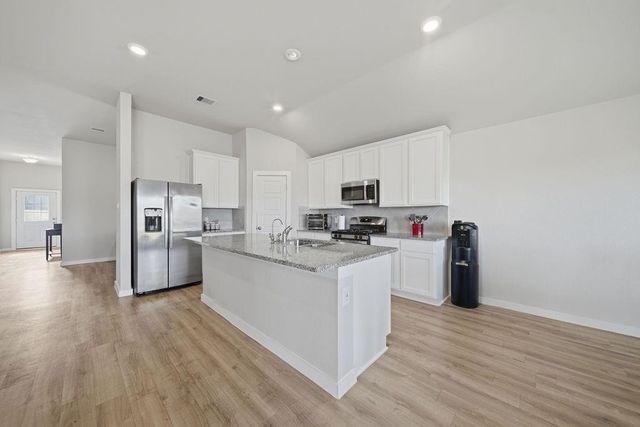 2502 Gelding Manor Drive, Alvin, TX 77511