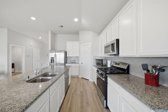 2502 Gelding Manor Drive, Alvin, TX 77511