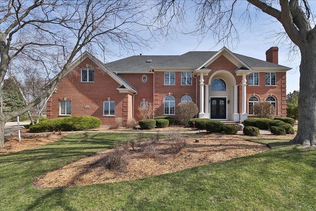5N523 E Lakeview Circle, St. Charles, IL 60175