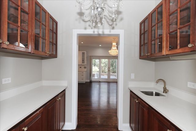 5N523 E Lakeview Circle, St. Charles, IL 60175