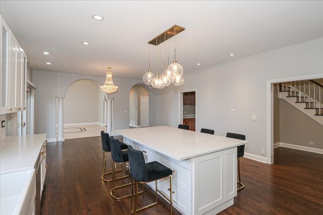 5N523 E Lakeview Circle, St. Charles, IL 60175