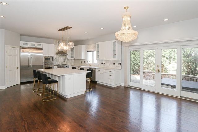 5N523 E Lakeview Circle, St. Charles, IL 60175