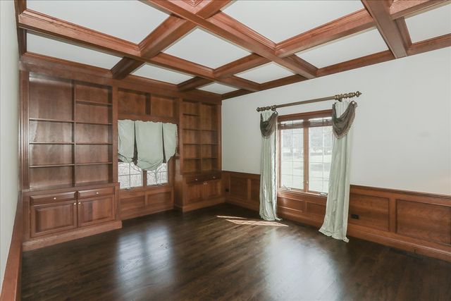 5N523 E Lakeview Circle, St. Charles, IL 60175