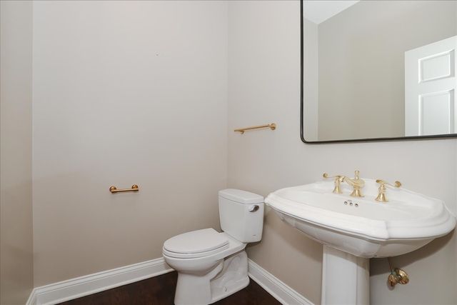 5N523 E Lakeview Circle, St. Charles, IL 60175