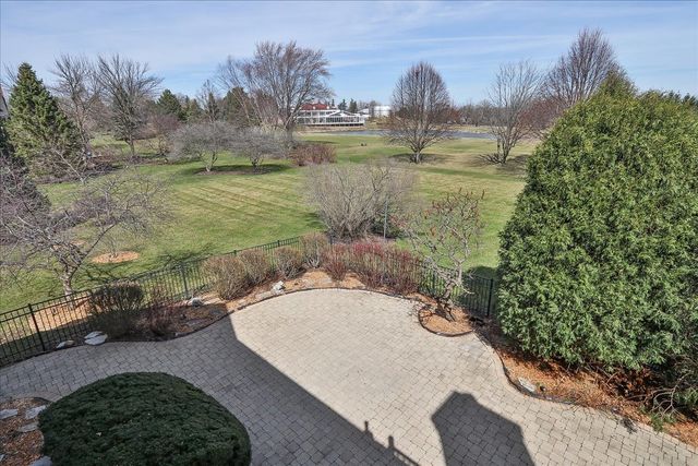 5N523 E Lakeview Circle, St. Charles, IL 60175