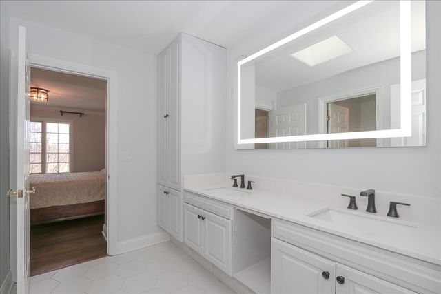 5N523 E Lakeview Circle, St. Charles, IL 60175