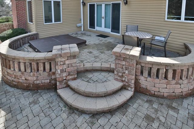 5N523 E Lakeview Circle, St. Charles, IL 60175