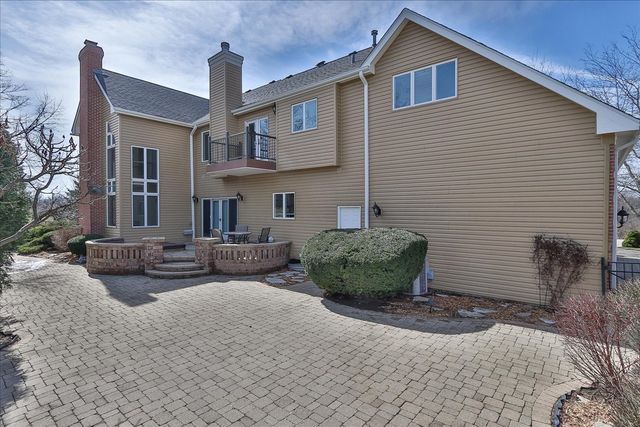 5N523 E Lakeview Circle, St. Charles, IL 60175