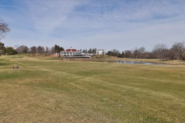 5N523 E Lakeview Circle, St. Charles, IL 60175