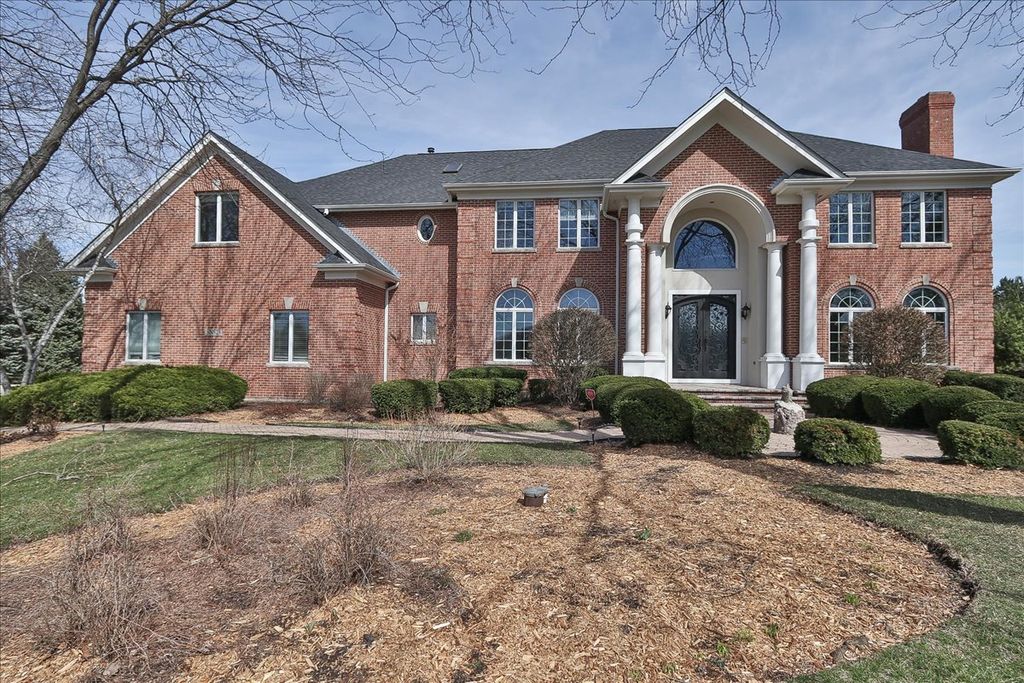 5N523 E Lakeview Circle, St. Charles, IL 60175