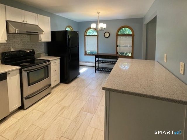 21 McDermott Circle, Hamden, CT 06518