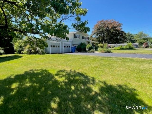 21 McDermott Circle, Hamden, CT 06518