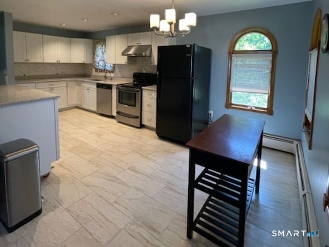 21 McDermott Circle, Hamden, CT 06518