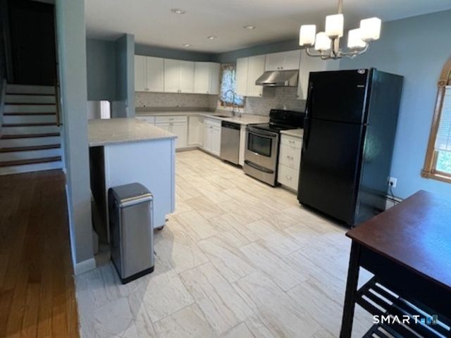 21 McDermott Circle, Hamden, CT 06518