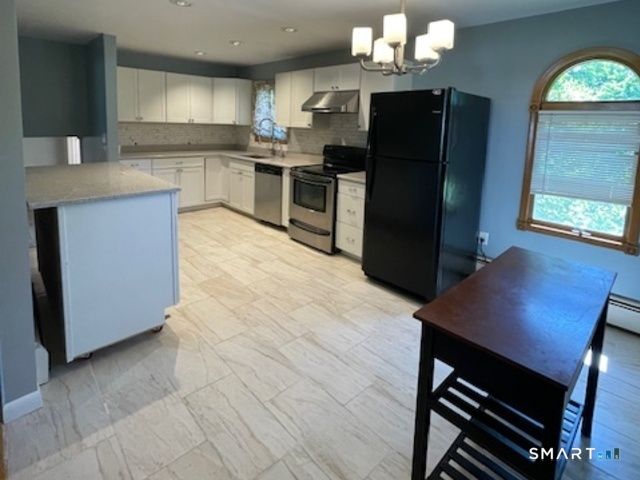 21 McDermott Circle, Hamden, CT 06518