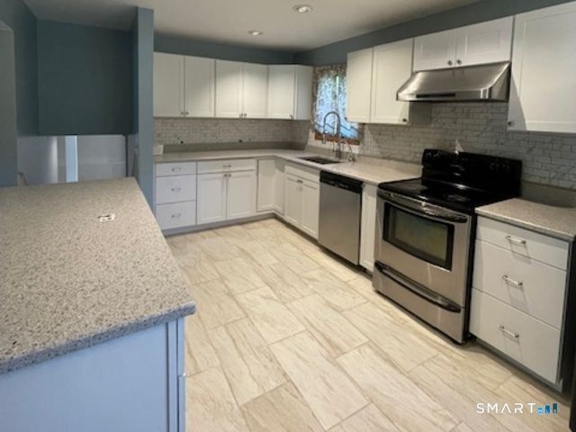 21 McDermott Circle, Hamden, CT 06518