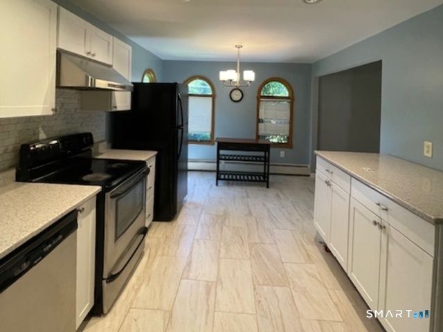 21 McDermott Circle, Hamden, CT 06518