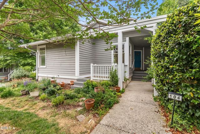 104 Homewood Drive, Chapel Hill, NC 27514