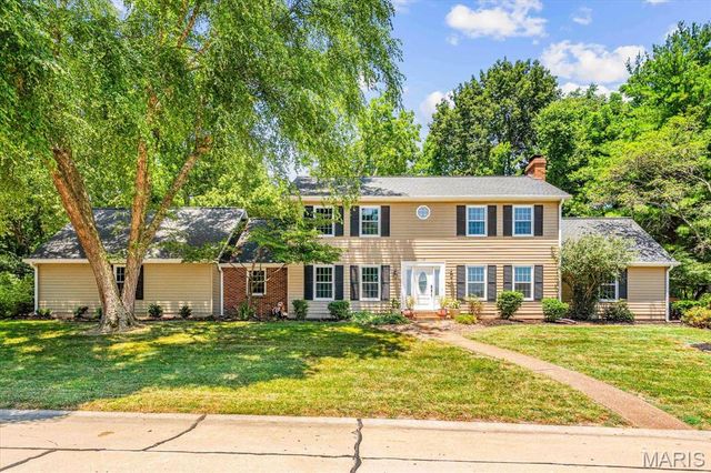112 Lake Lorraine Drive, Swansea, IL 62226