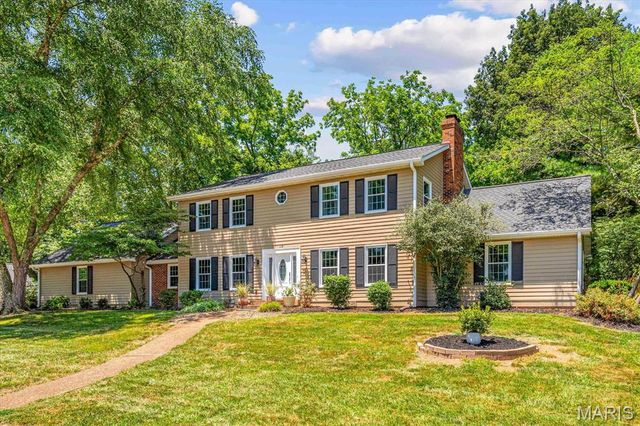 112 Lake Lorraine Drive, Swansea, IL 62226