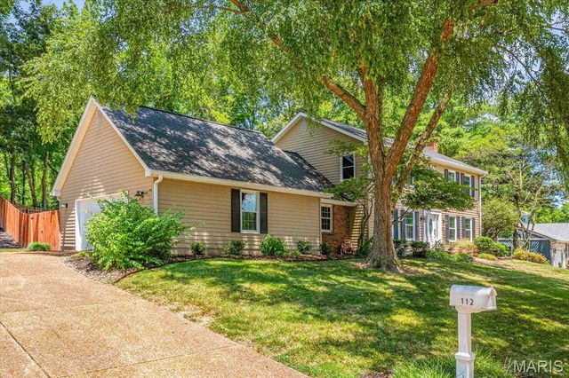 112 Lake Lorraine Drive, Swansea, IL 62226
