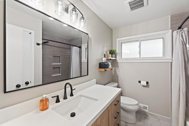 N54W14225 Van Buren DRIVE, Menomonee Falls, WI 53051