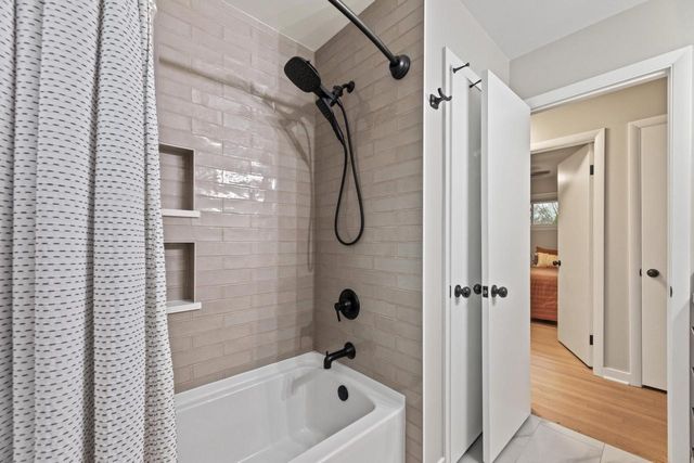 N54W14225 Van Buren DRIVE, Menomonee Falls, WI 53051