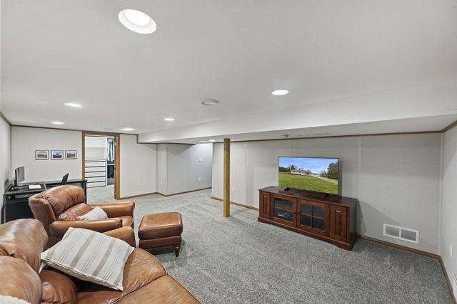 N54W14225 Van Buren DRIVE, Menomonee Falls, WI 53051