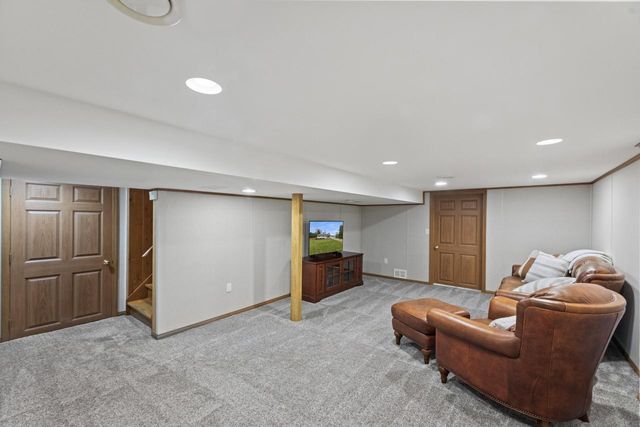 N54W14225 Van Buren DRIVE, Menomonee Falls, WI 53051