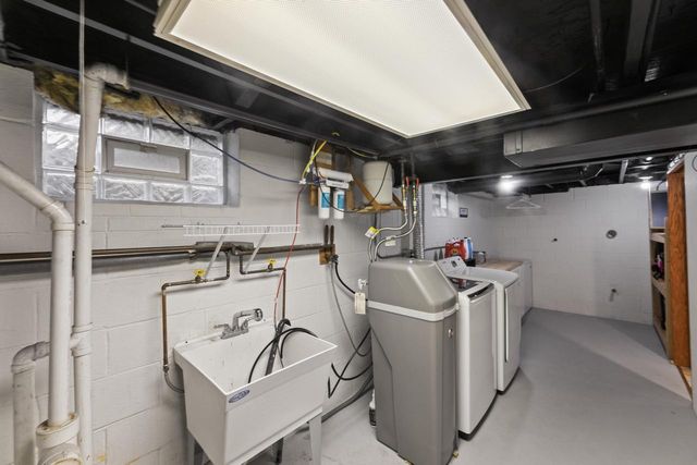 N54W14225 Van Buren DRIVE, Menomonee Falls, WI 53051