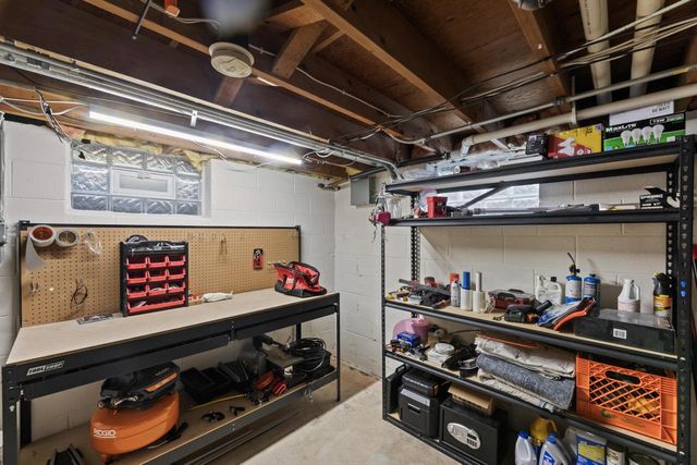 N54W14225 Van Buren DRIVE, Menomonee Falls, WI 53051