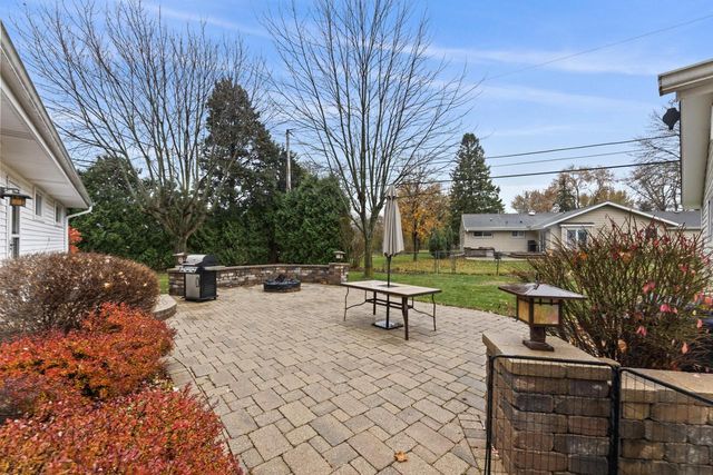 N54W14225 Van Buren DRIVE, Menomonee Falls, WI 53051