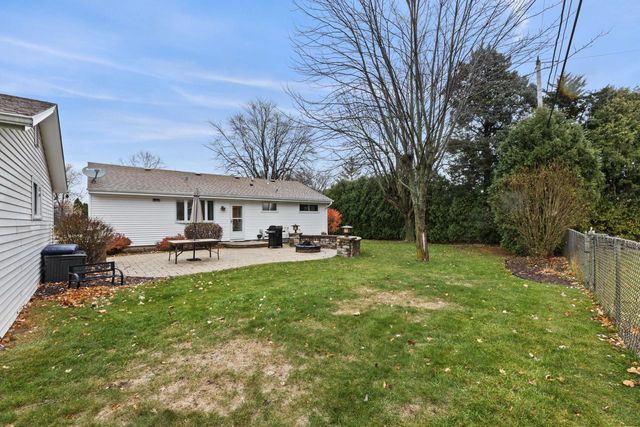 N54W14225 Van Buren DRIVE, Menomonee Falls, WI 53051